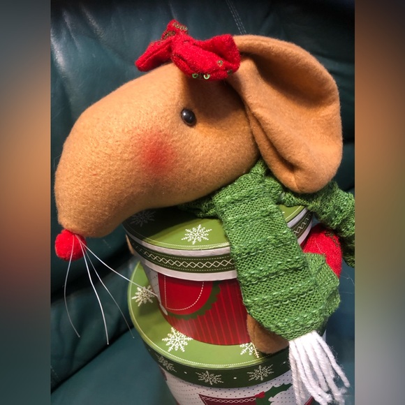 Christmas round Tiered gift box plush stuffed adorable mouse decor nut cracker’ - Picture 3 of 7